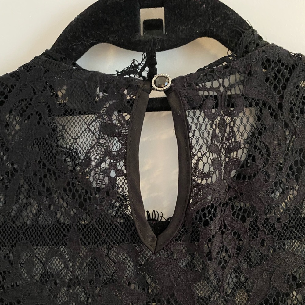 FOREVER NEW | Black Lace and White Top - Picture 7 of 8